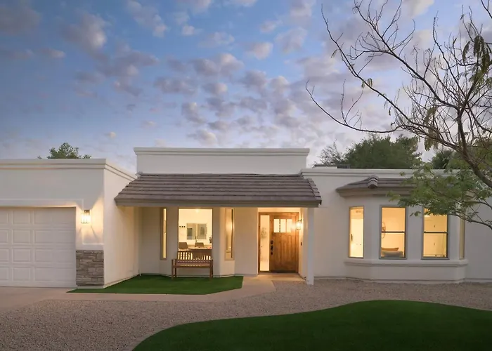 Desert Bliss Villa- Pool, Putting Green, & Pool Table Ferienhaus *
