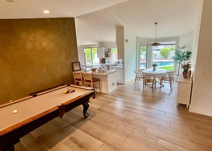 Dom wakacyjny Desert Bliss Villa- Pool, Putting Green, & Pool Table Phoenix